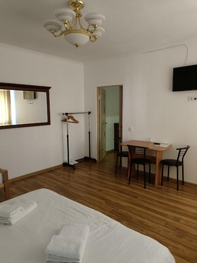 Mirage Hotel Chernivtsi Exterior photo